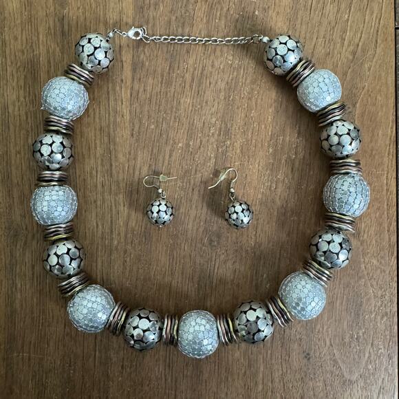 Silver tone Metal Mesh Style‎ Oversized Beaded Necklace and Dangle Earring set - Picture 1 of 6